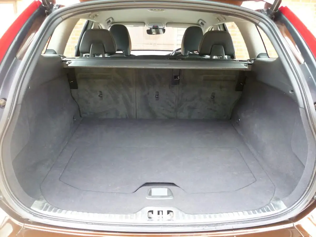 2016-volvo-xc60-20td-d4-se-nav-geartronic-big-38