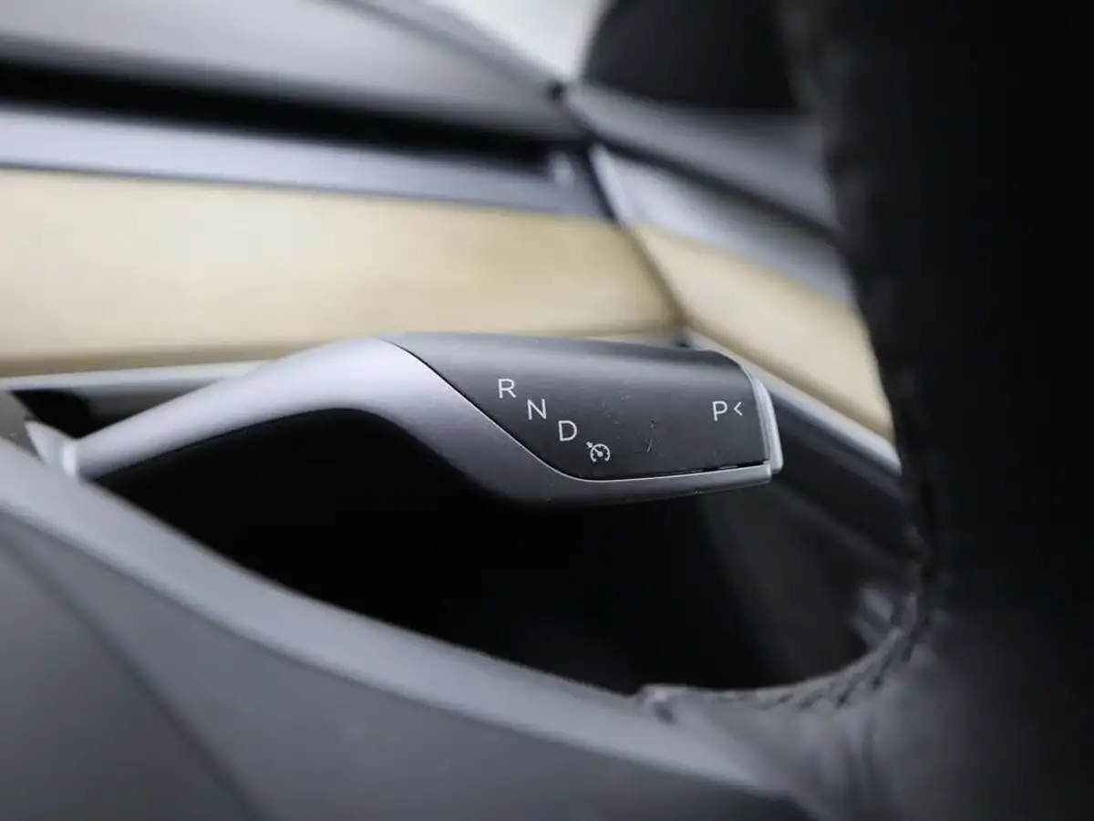 2022-tesla-model-3-e-rwd-big-38