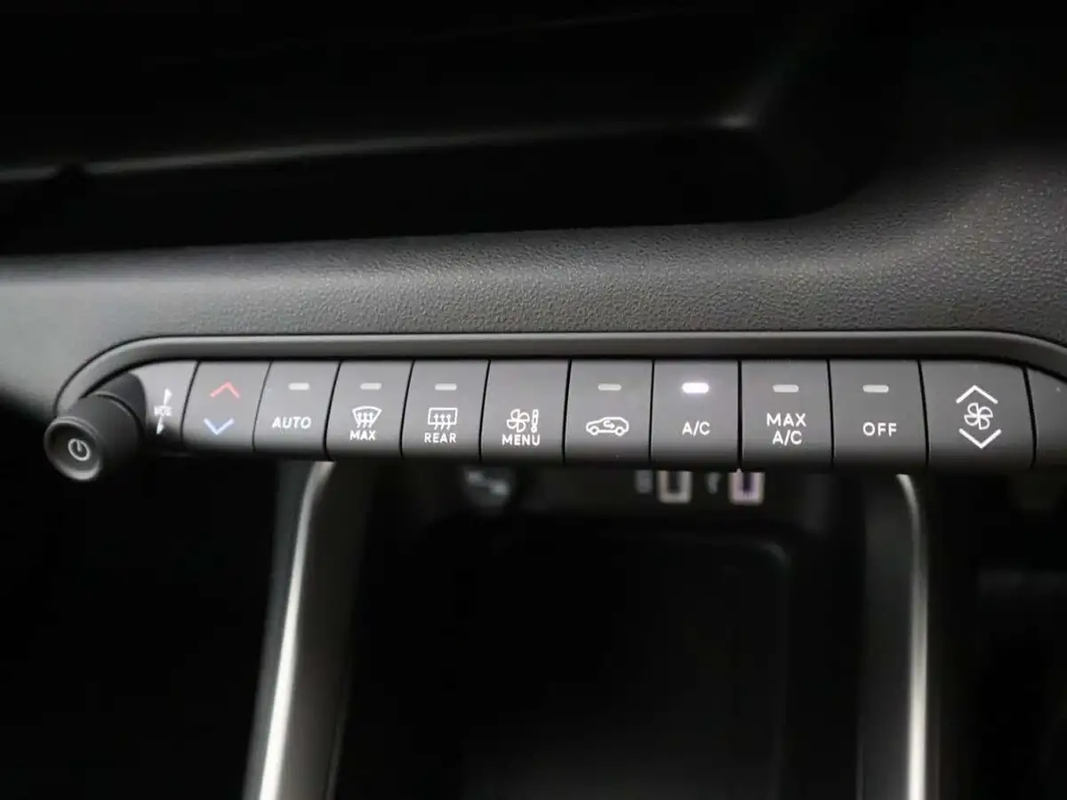2025-jeep-avenger-12-gse-altitude-big-27