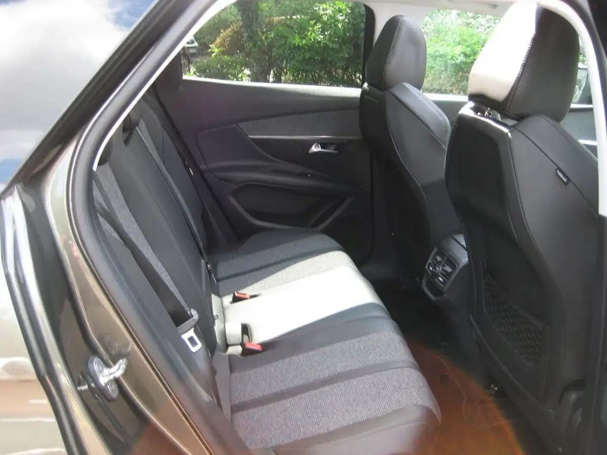 2017-peugeot-3008-suv-12-puretech-allure-big-15