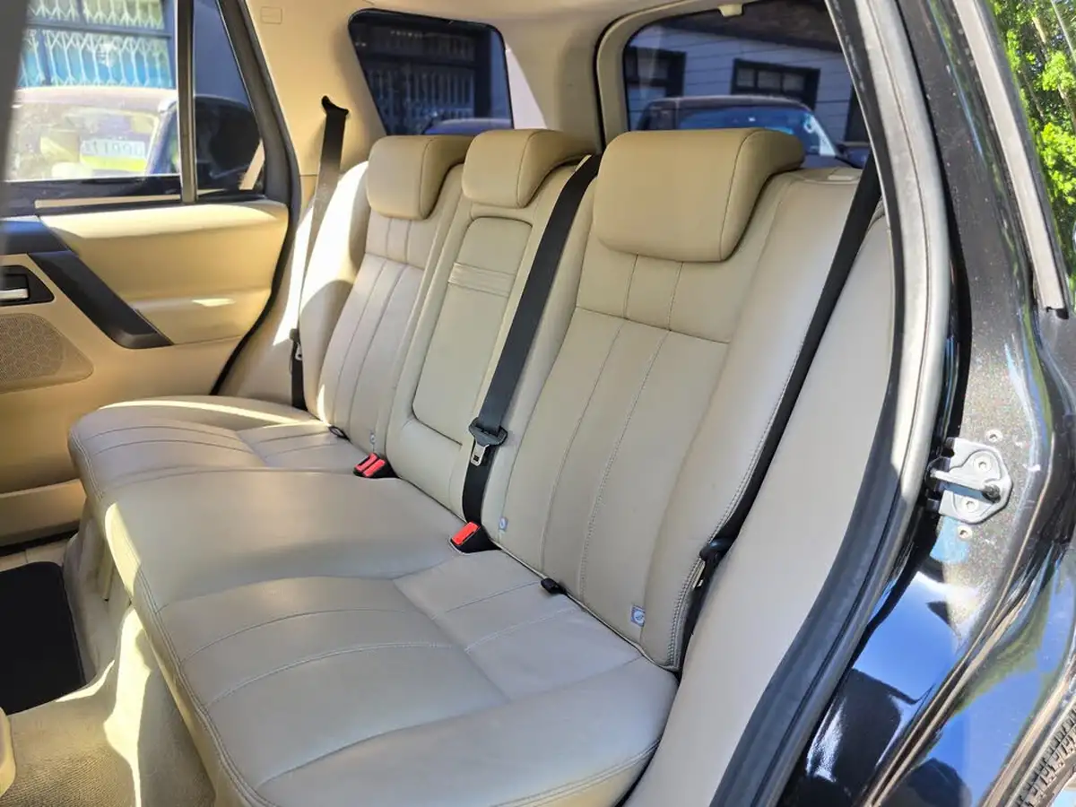 2011-land-rover-freelander-2-big-29