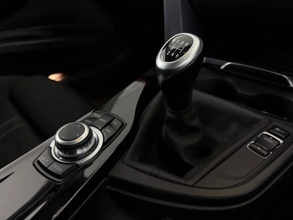 2016-bmw-3-series-15-318i-sport-saloon-4d-big-33