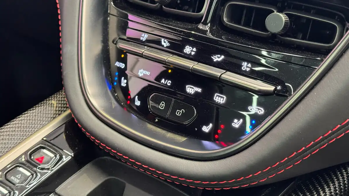 2021-aston-martin-dbx-40-v8-big-17