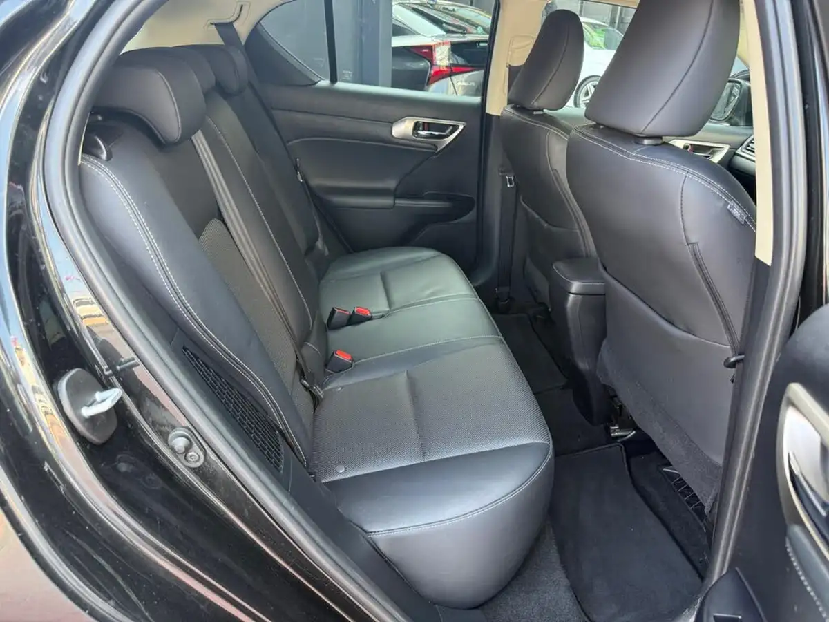 2020-lexus-ct-200h-18-ct-big-55