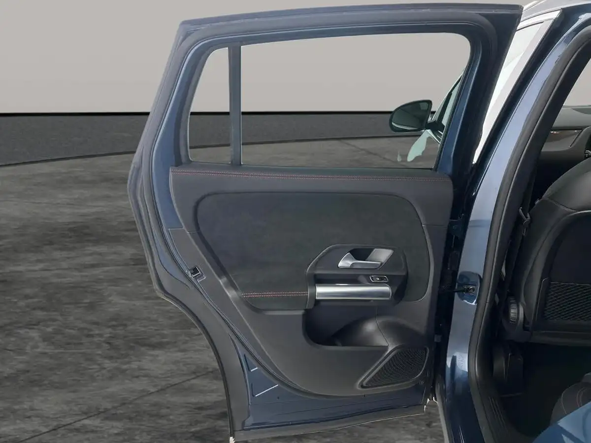 2021-mercedes-benz-gla-class-13-gla-200-amg-line-executive-big-22