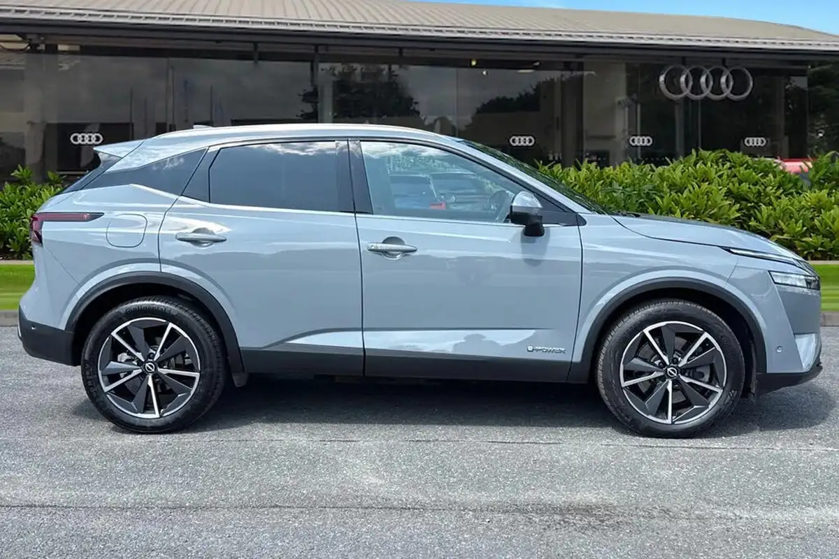 2023-nissan-qashqai-15-tekna-big-2