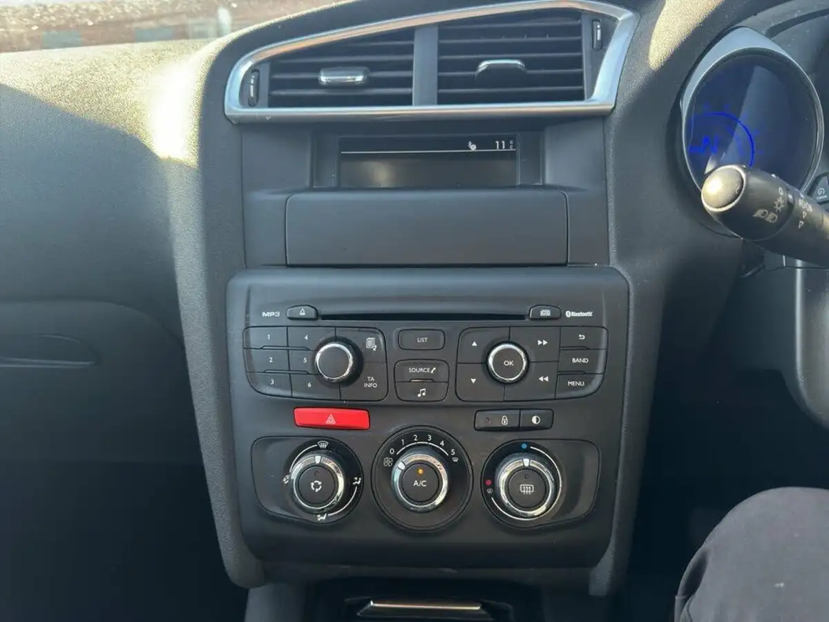 2011-citroen-c4-16td-vtr-16e-hdi-110ps-airdream-egs6-big-24