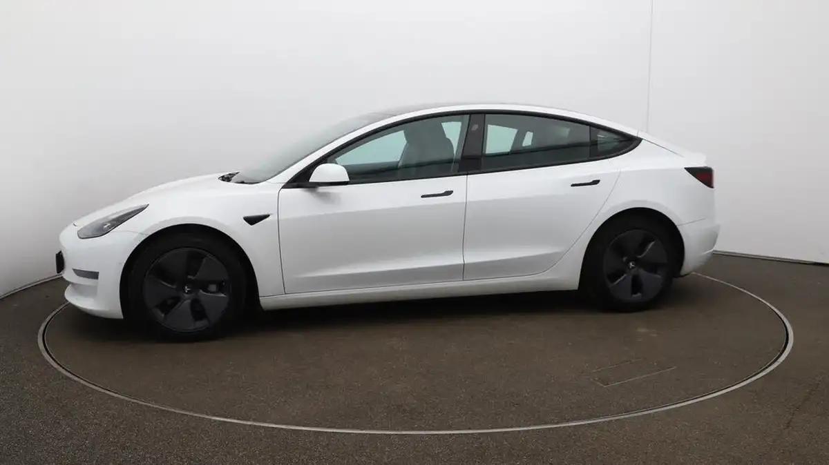 2022-tesla-model-3-e-long-range-big-66