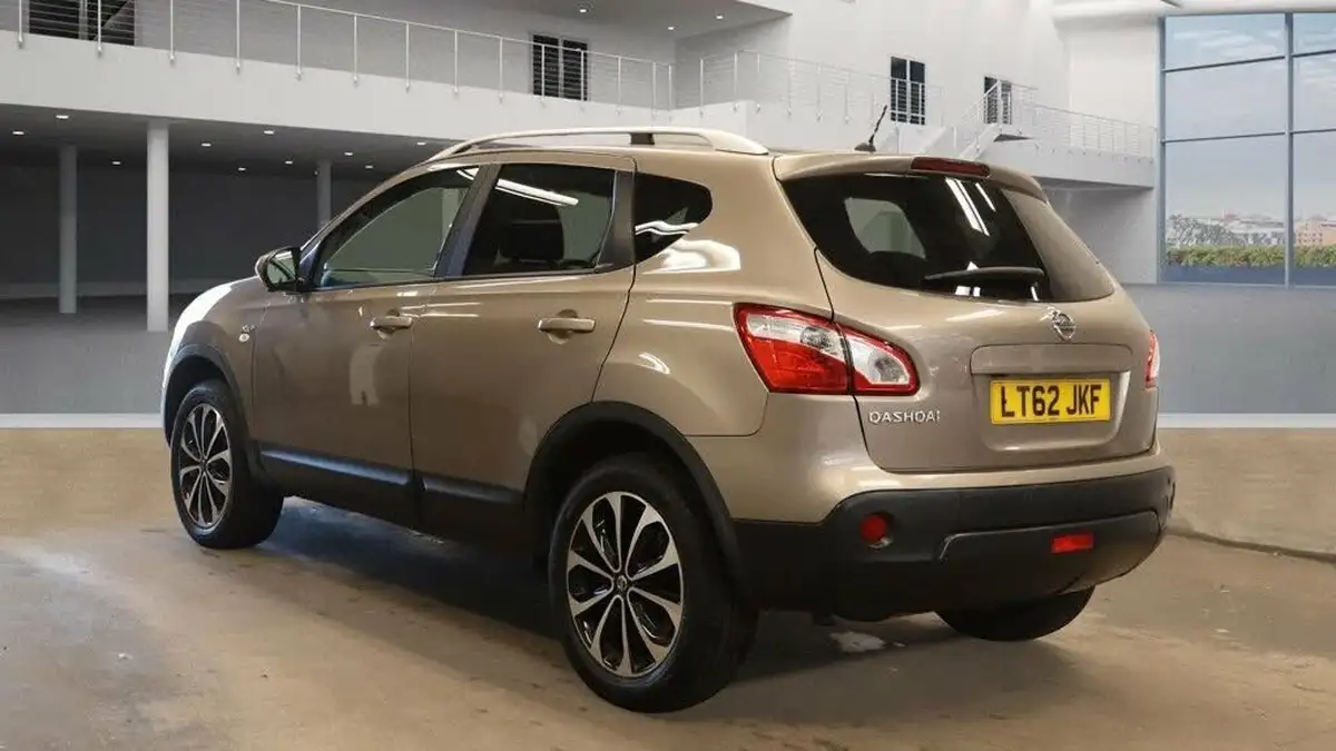 2012-nissan-qashqai-16-n-tec-cvt-big-8