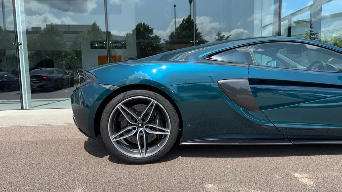 2019-mclaren-570gt-38-big-11