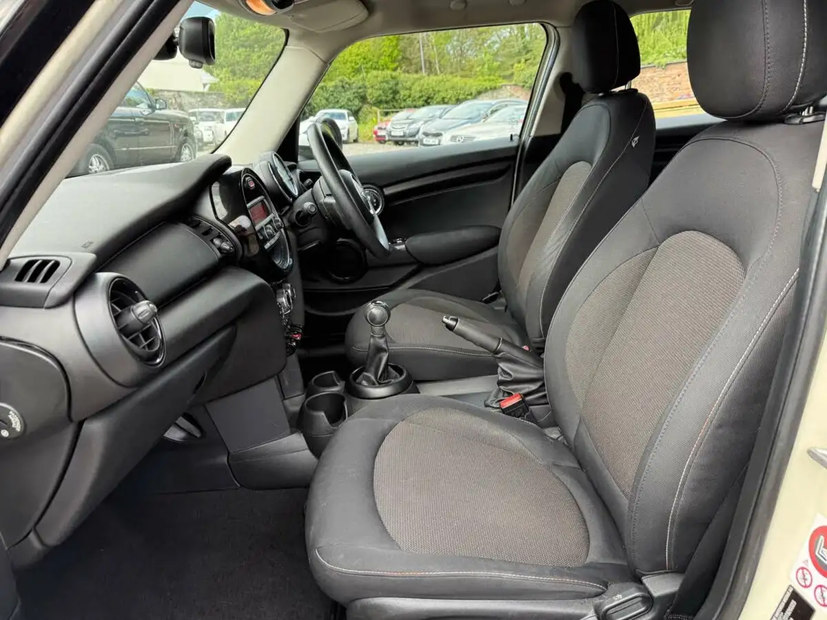 2015-mini-cooper-12-one-ss-5d-big-26
