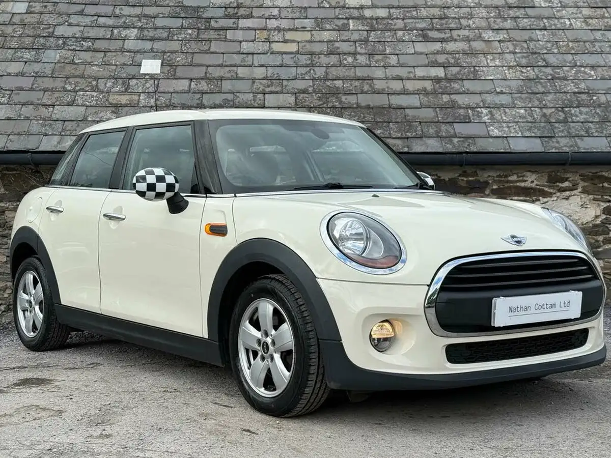 2015-mini-cooper-12-one-ss-5d-big-2