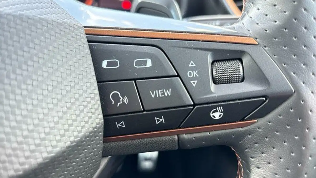 2022-cupra-leon-nf-20-tsi-vz3-300ps-hatchback-big-22