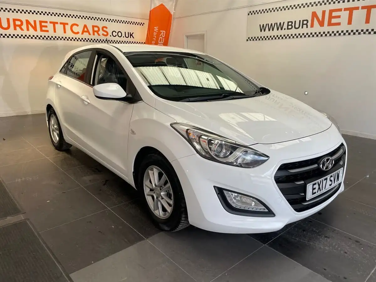 2017-hyundai-i30-16crdi-se-110ps-blue-drive-hatchback-big-3