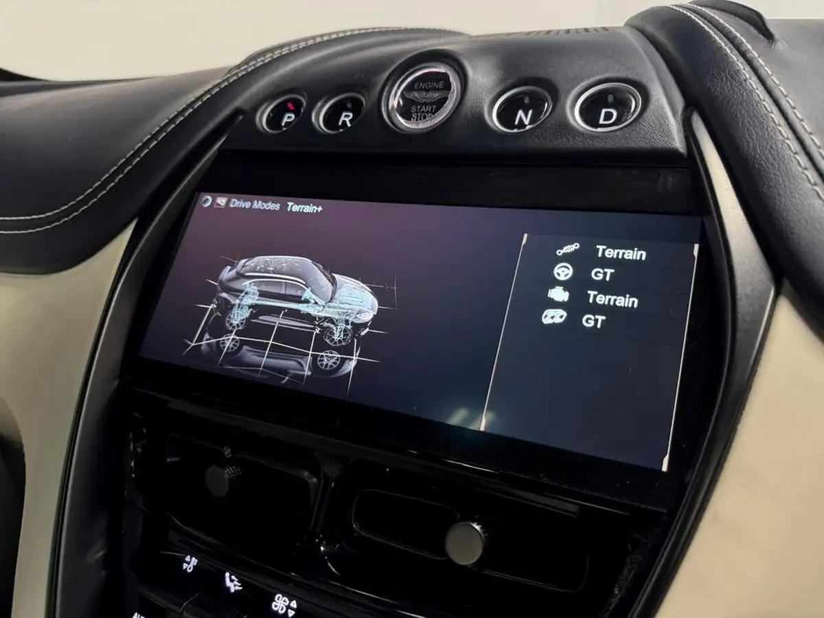 2021-aston-martin-dbx-40-v8-big-52