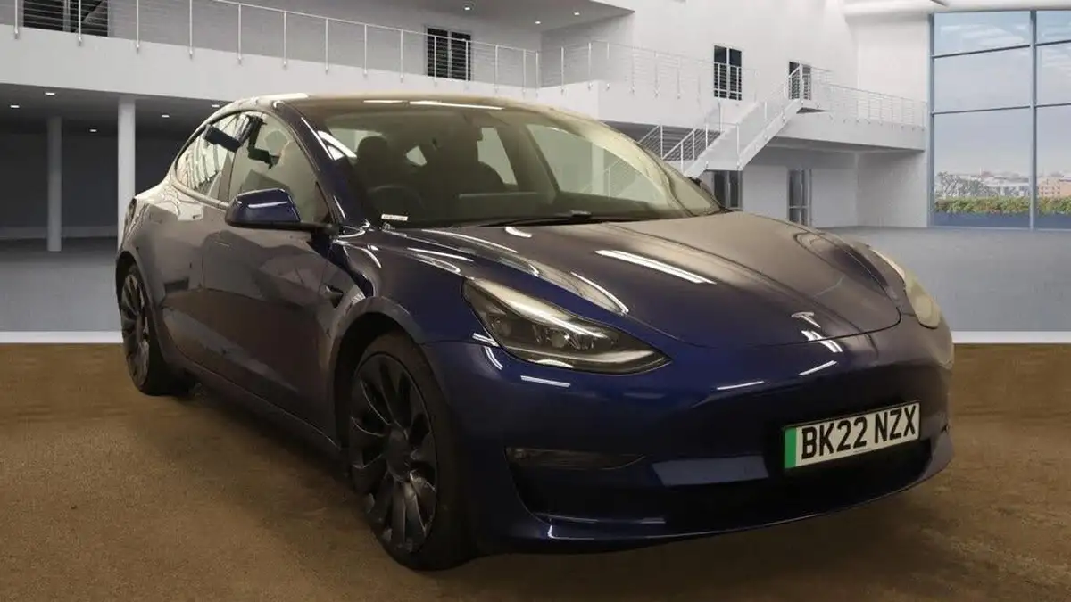 2022-tesla-model-3-e-performance-big-1