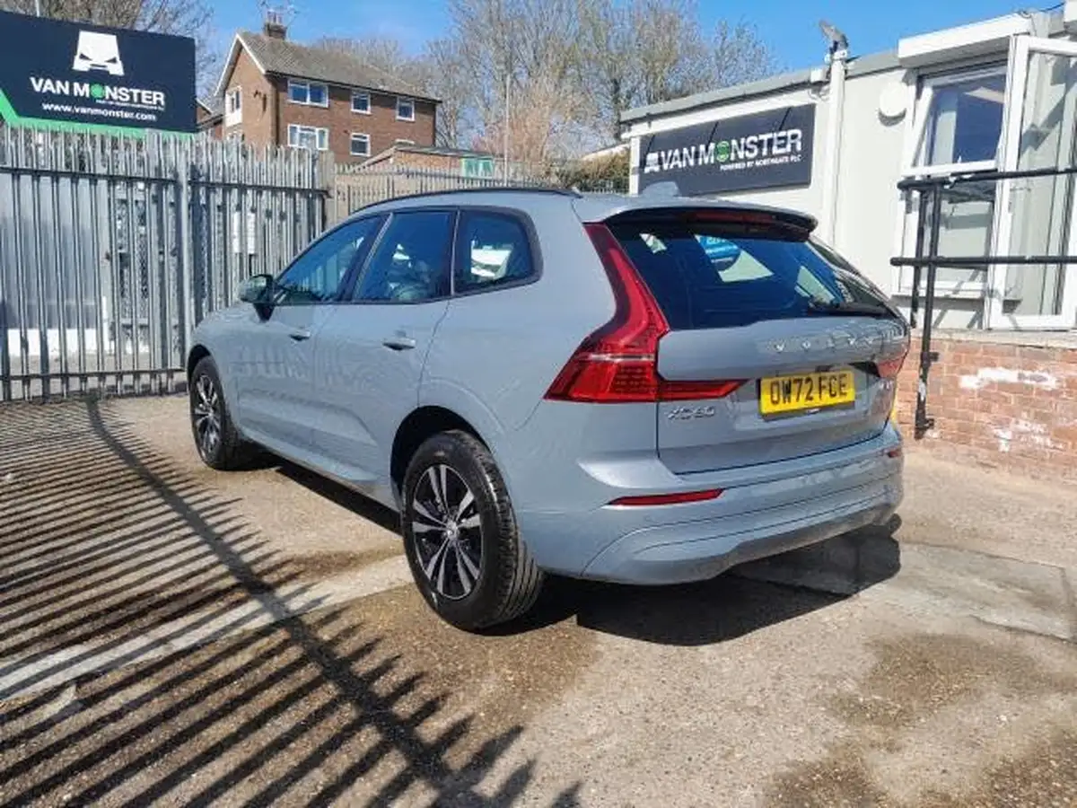 2022-volvo-xc60-20-b5-core-big-4