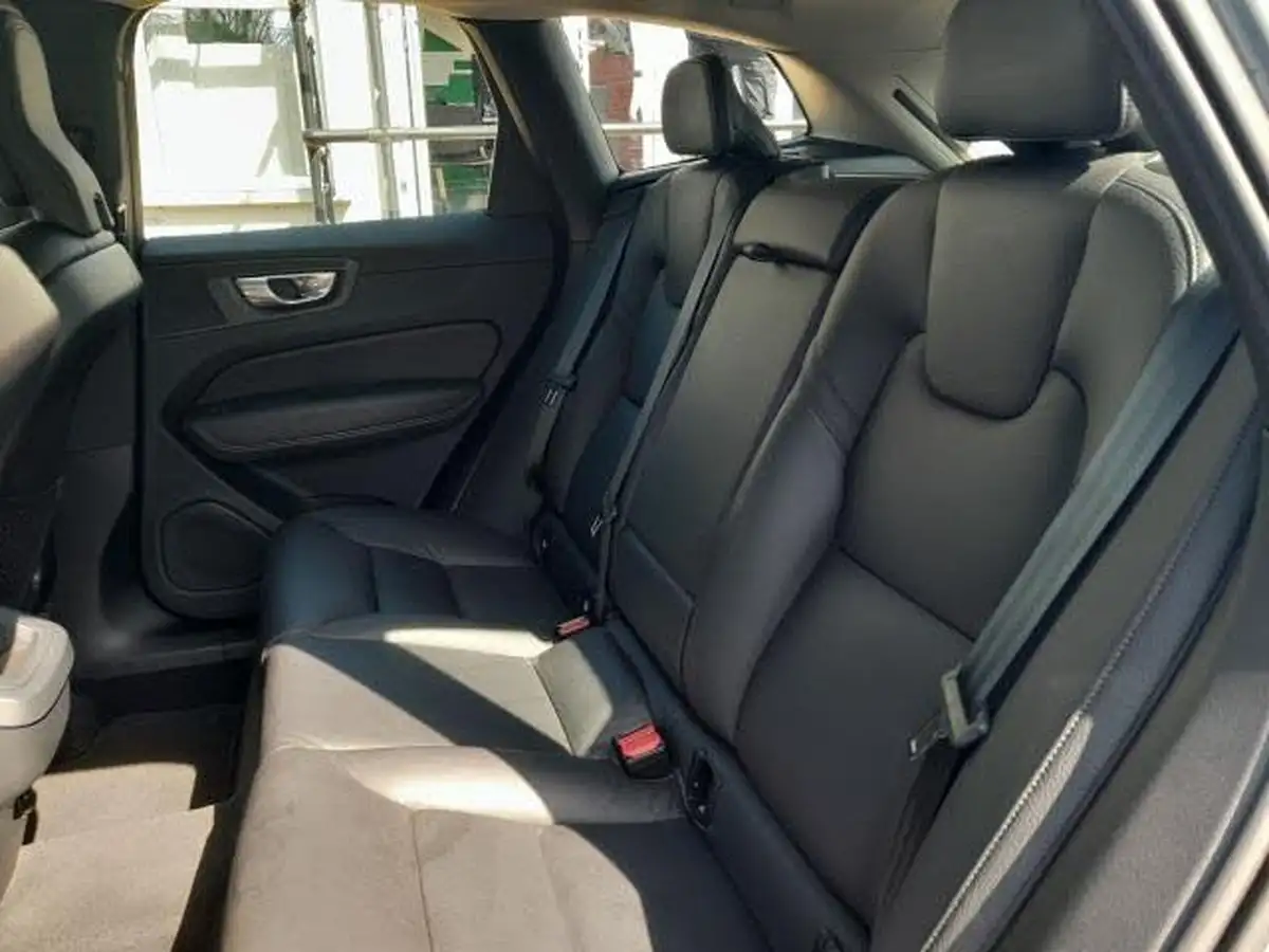 2022-volvo-xc60-20-b5-core-big-28