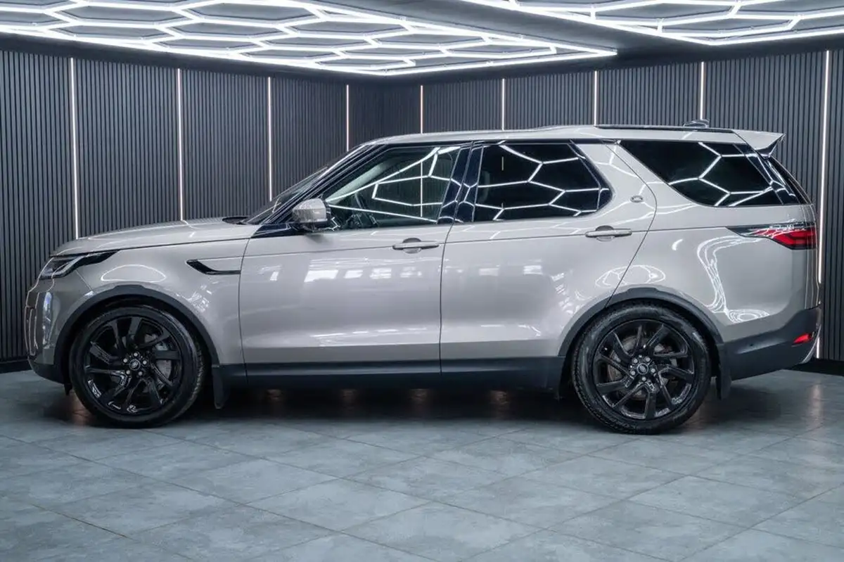 2021-land-rover-discovery-30-d300-commercial-hse-big-3