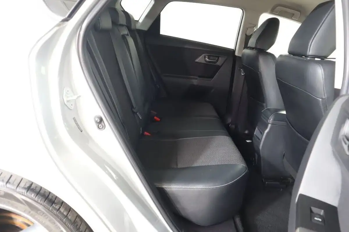 2014-toyota-auris-16-excel-hatchback-multidrive-s-big-14