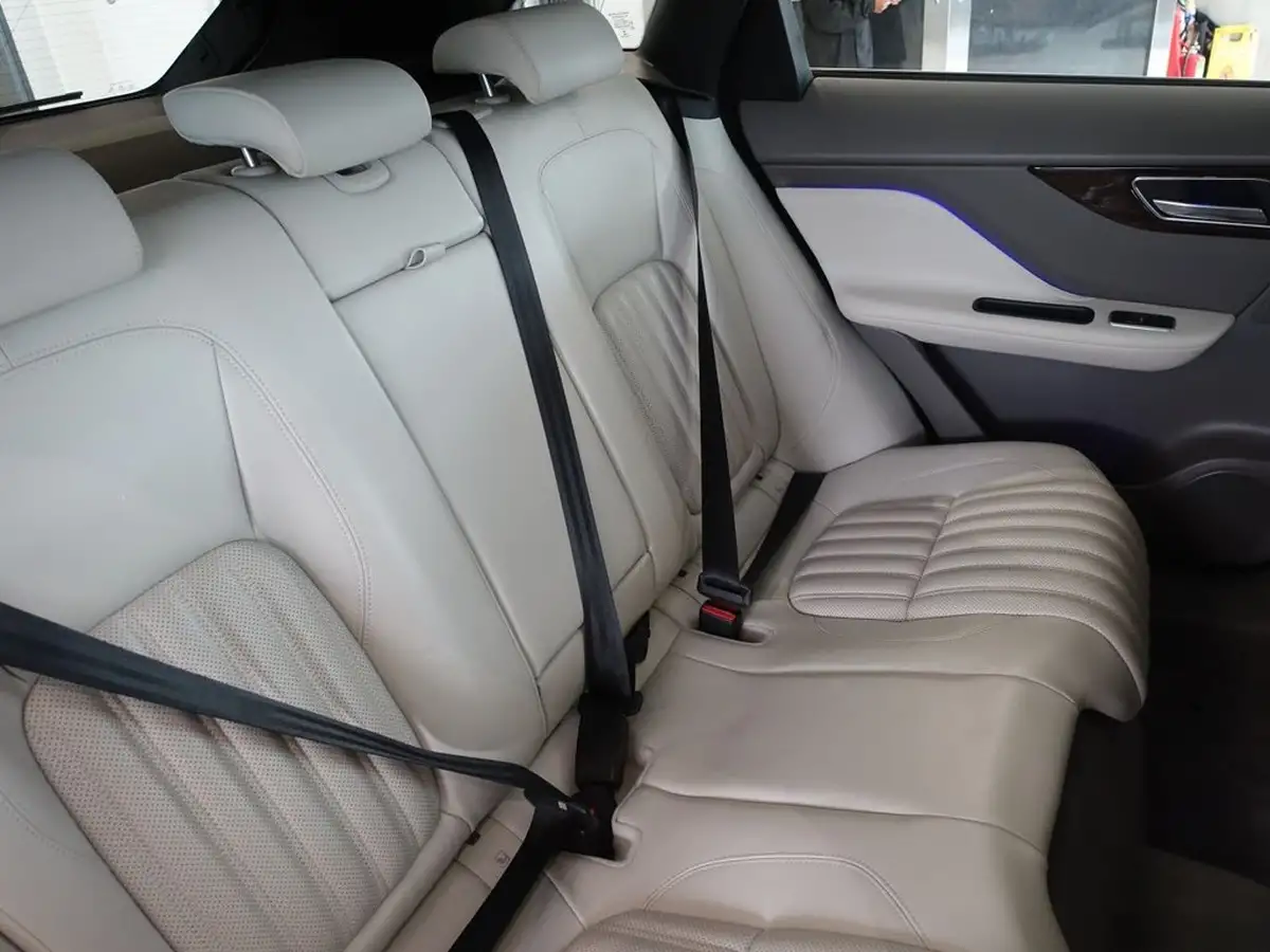 2017-jaguar-f-pace-30td-portfolio-big-17