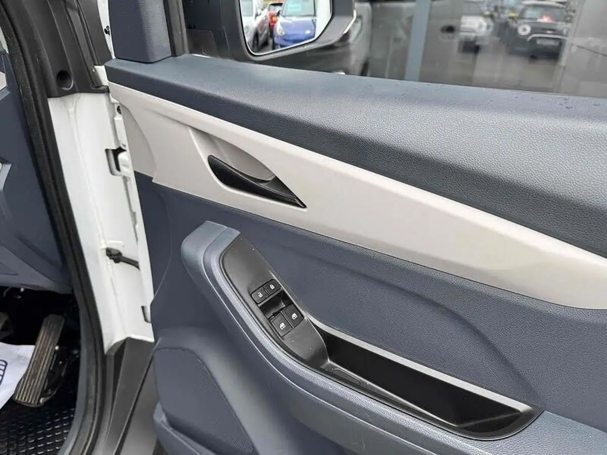 2021-maxus-e-deliver-3-e-l2h1-525kwh-platform-cab-big-20