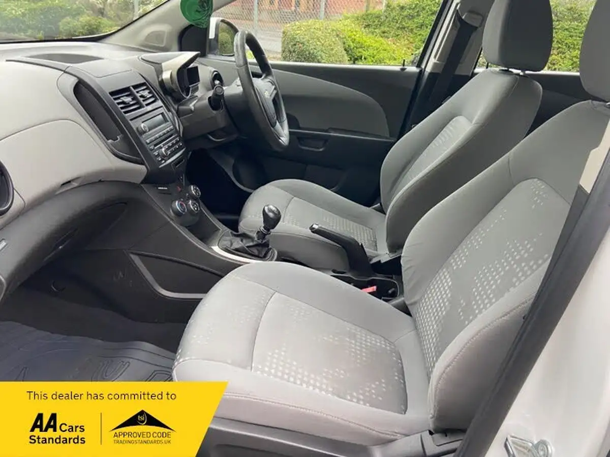 2012-chevrolet-aveo-12-ls-84bhp-1229cc-big-8