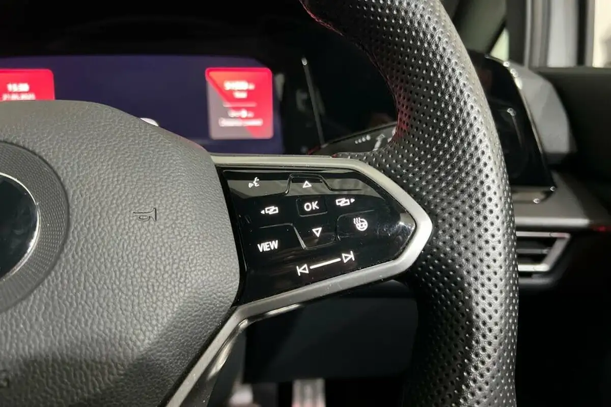2021-volkswagen-golf-20tdi-gtd-big-24