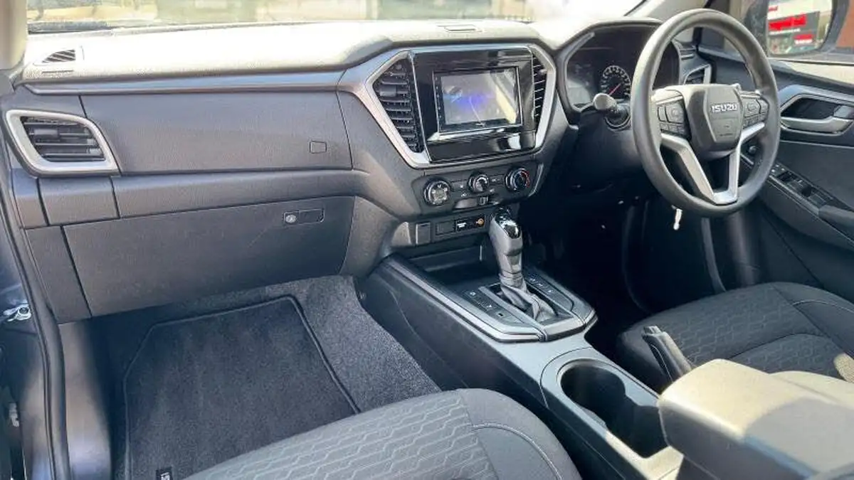 2024-isuzu-d-max-19td-dl20-double-auto-big-1