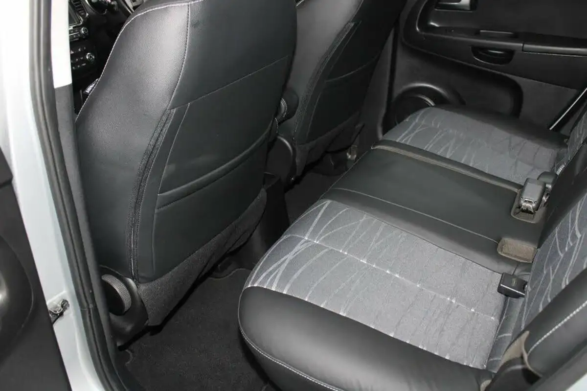2016-kia-venga-16-3-isg-big-18