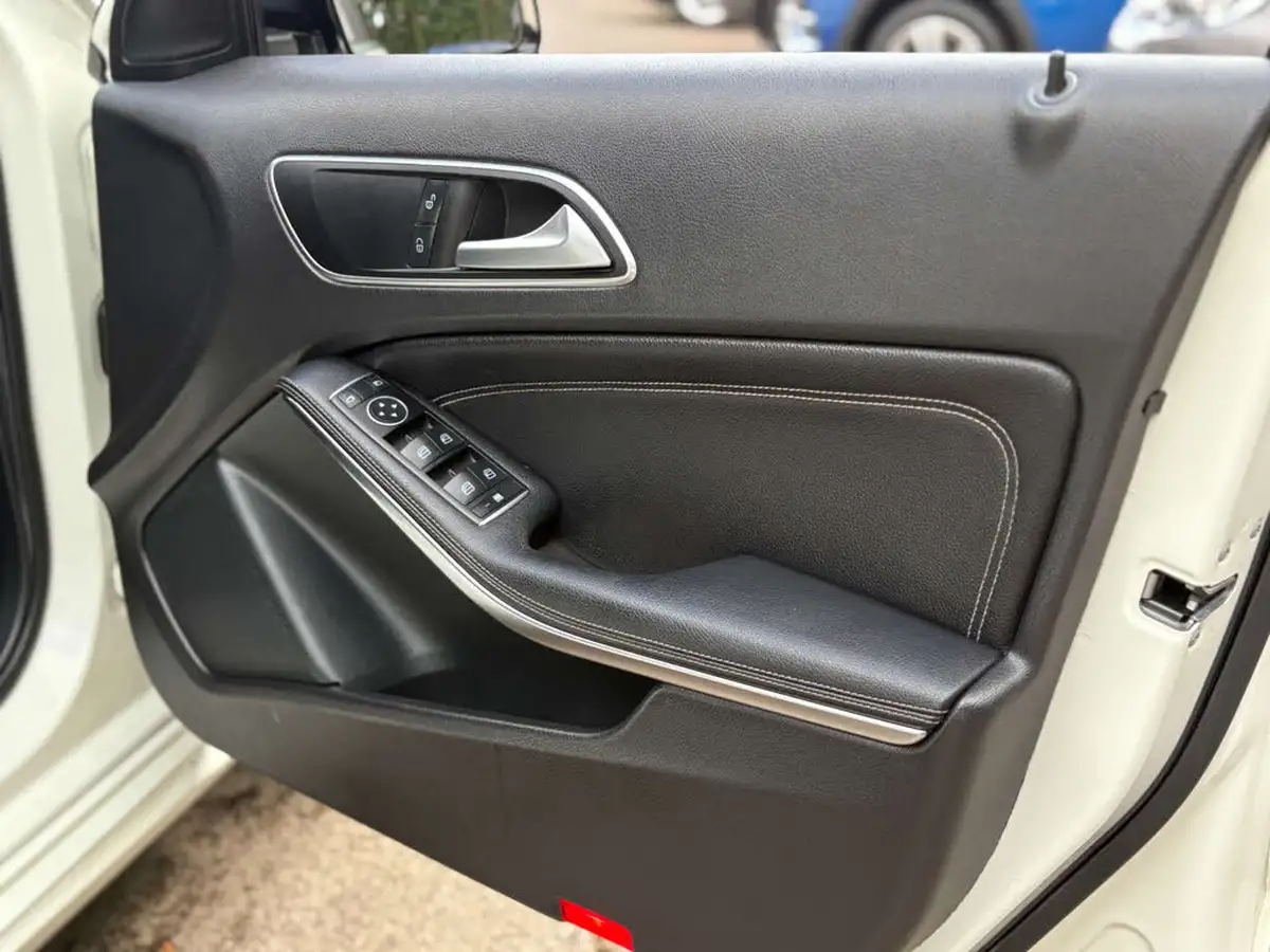 2015-mercedes-benz-a-class-15-cdi-a180-sport-109ps-big-31