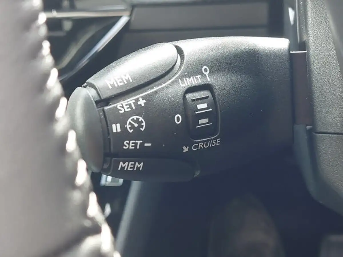 2024-peugeot-2008-suv-12-puretech-allure-130ps-eat8-big-17