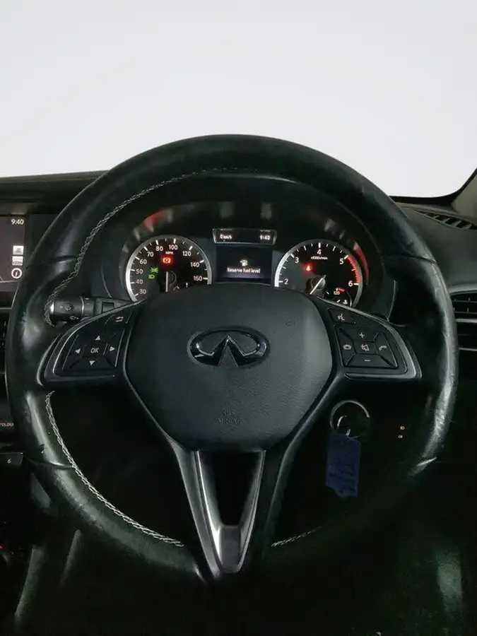 2016-infiniti-q30-22d-premium-big-13