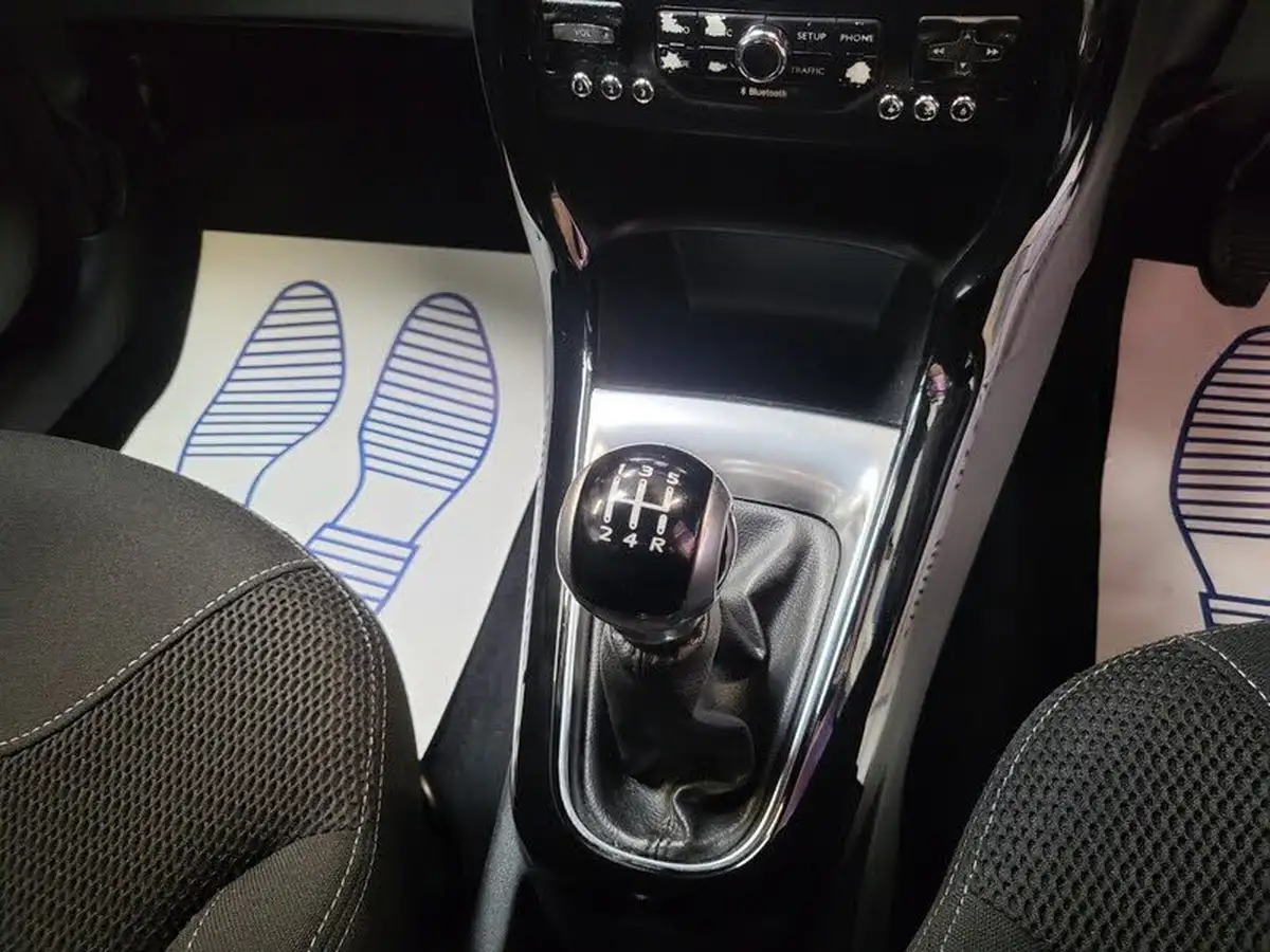 2013-citroen-ds3-16-dstyle-big-6