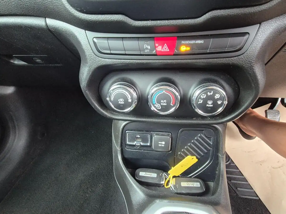 2016-jeep-renegade-16-multijet-ii-longitude-ss-big-19