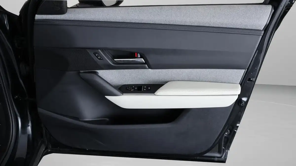 2021-mazda-mx-30-e-sport-lux-big-13