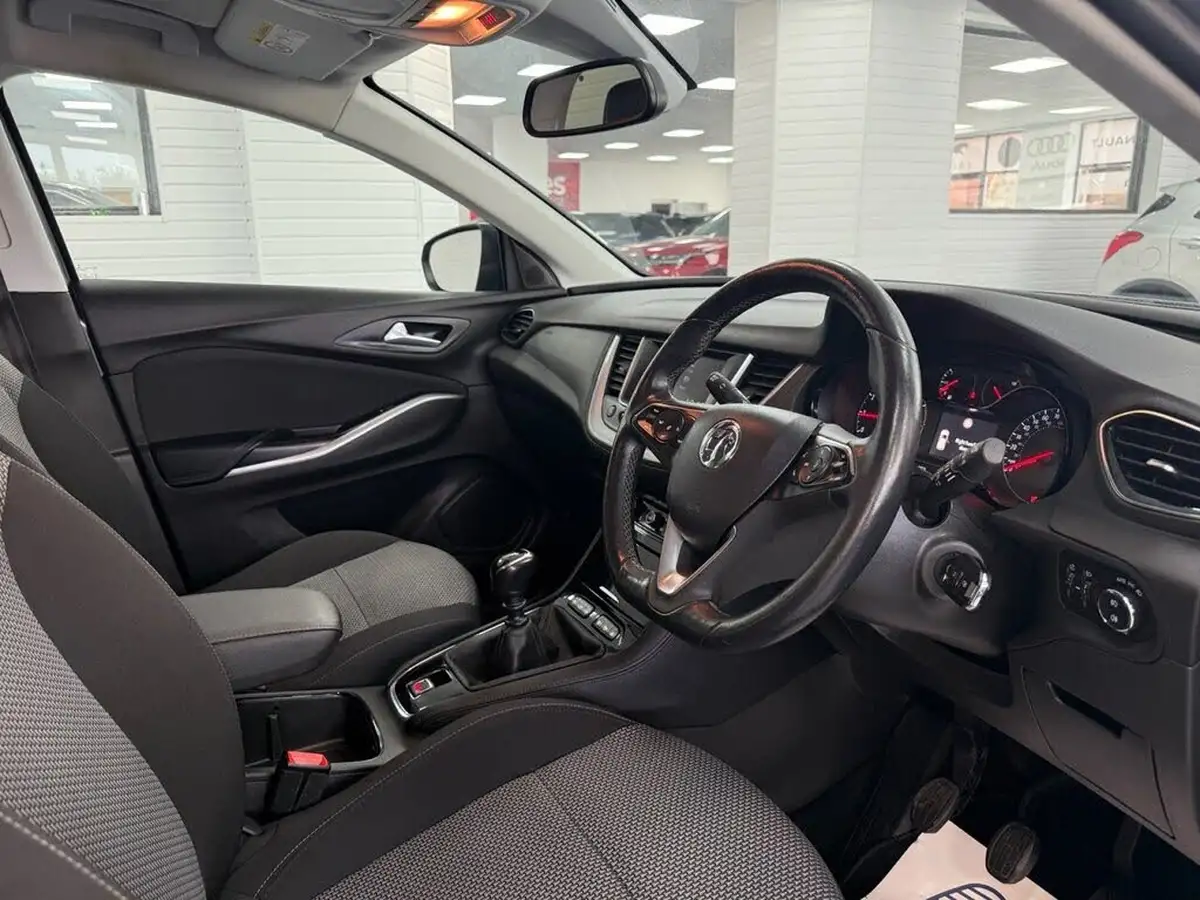 2020-vauxhall-grandland-x-12-se-premium-big-22