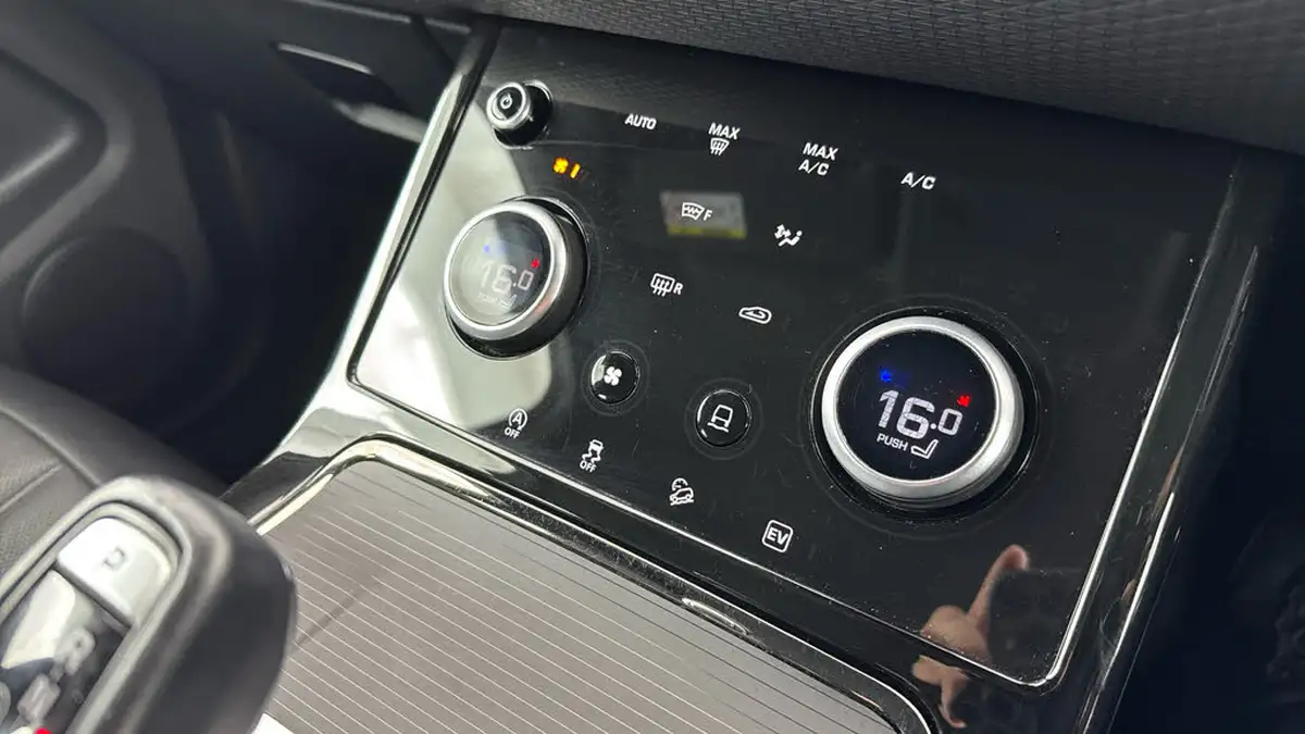 2022-land-rover-range-rover-evoque-15-p300e-r-dynamic-s-big-18
