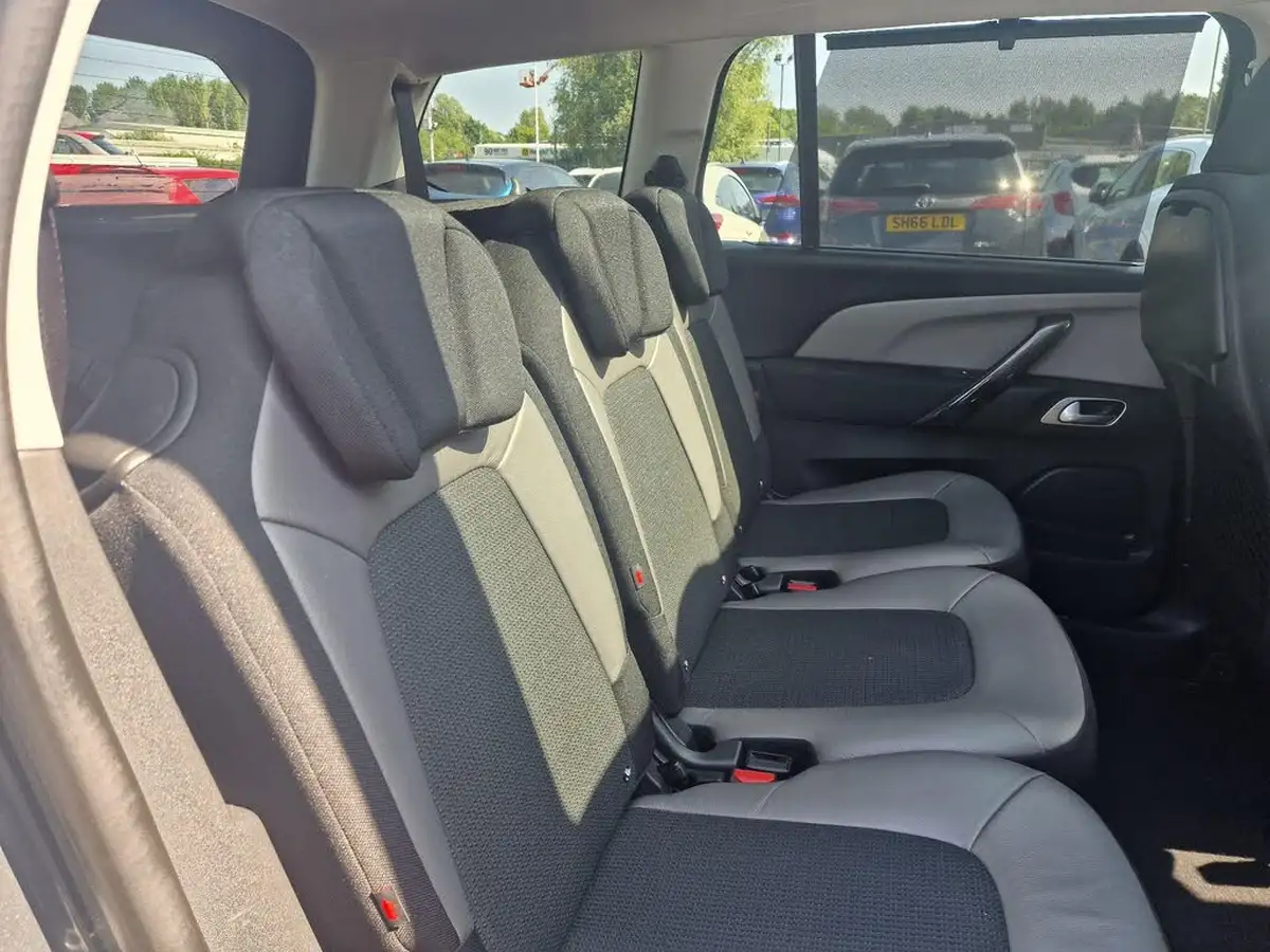 2017-citroen-grand-c4-picasso-16bluehdi-exclusive-eat6-big-5