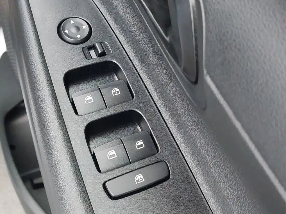 2024-hyundai-i20-10-t-gdi-advance-dct-big-18