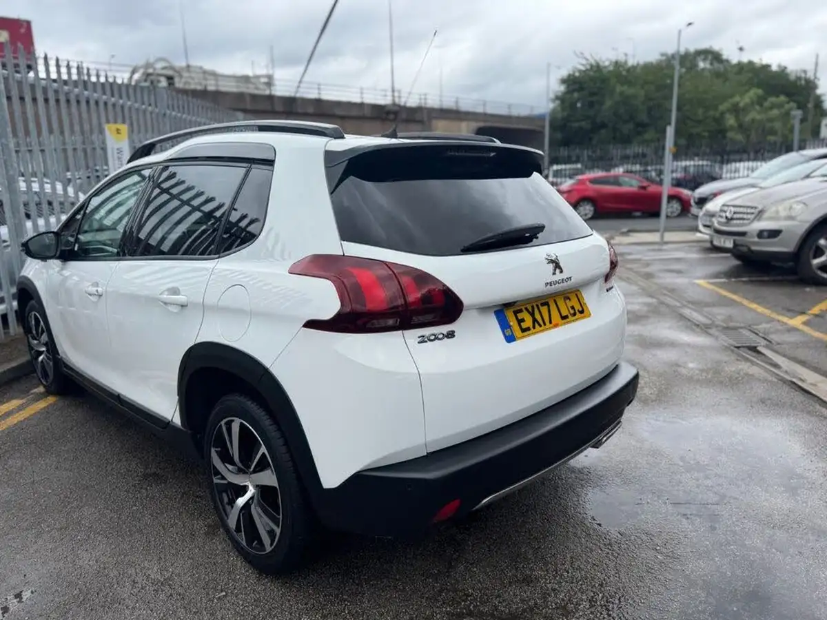2017-peugeot-2008-suv-12-puretech-gt-line-110bhp-eat6-big-35