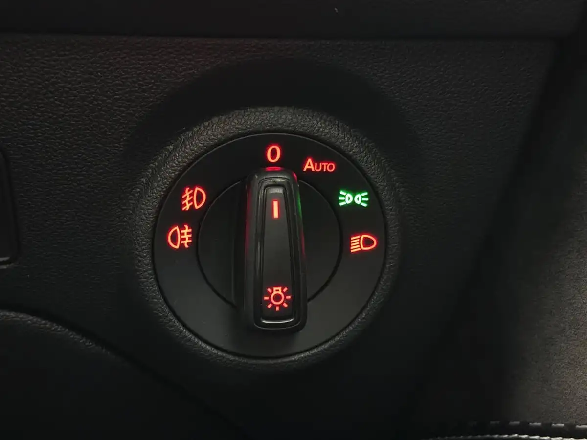 2020-seat-leon-20-tsi-cupra-290-big-38