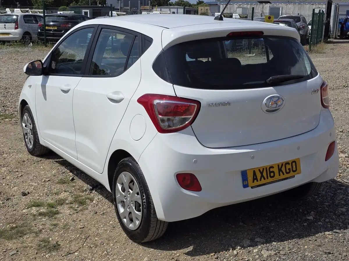 2016-hyundai-i10-12-se-auto-big-3