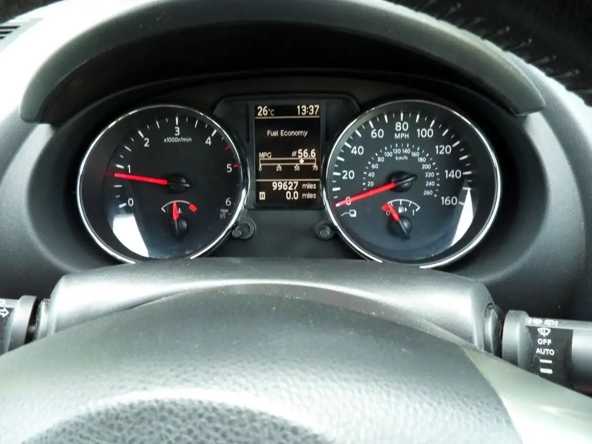2010-nissan-qashqai-15td-acenta-big-68