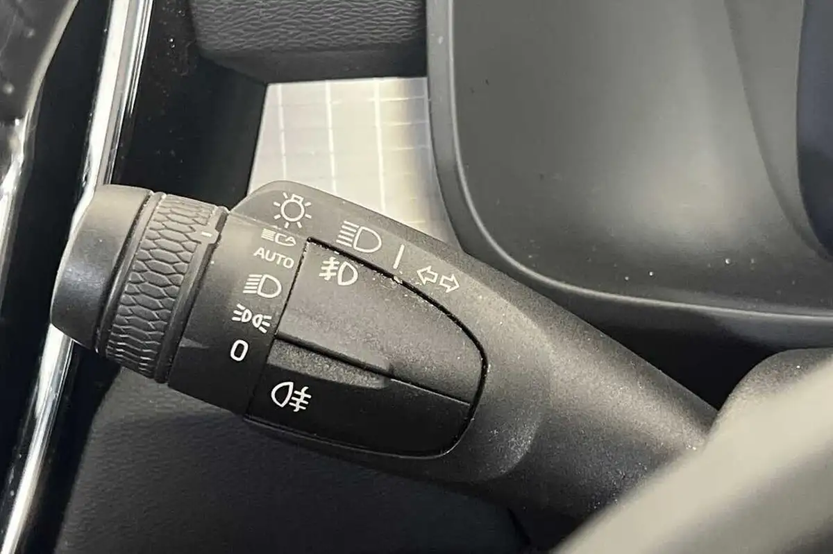 2021-volvo-xc40-15-t3-momentum-161bhp-big-37