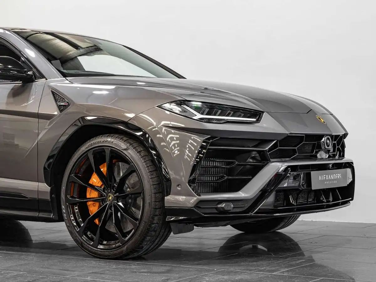 2021-lamborghini-urus-40-no-trim-big-25
