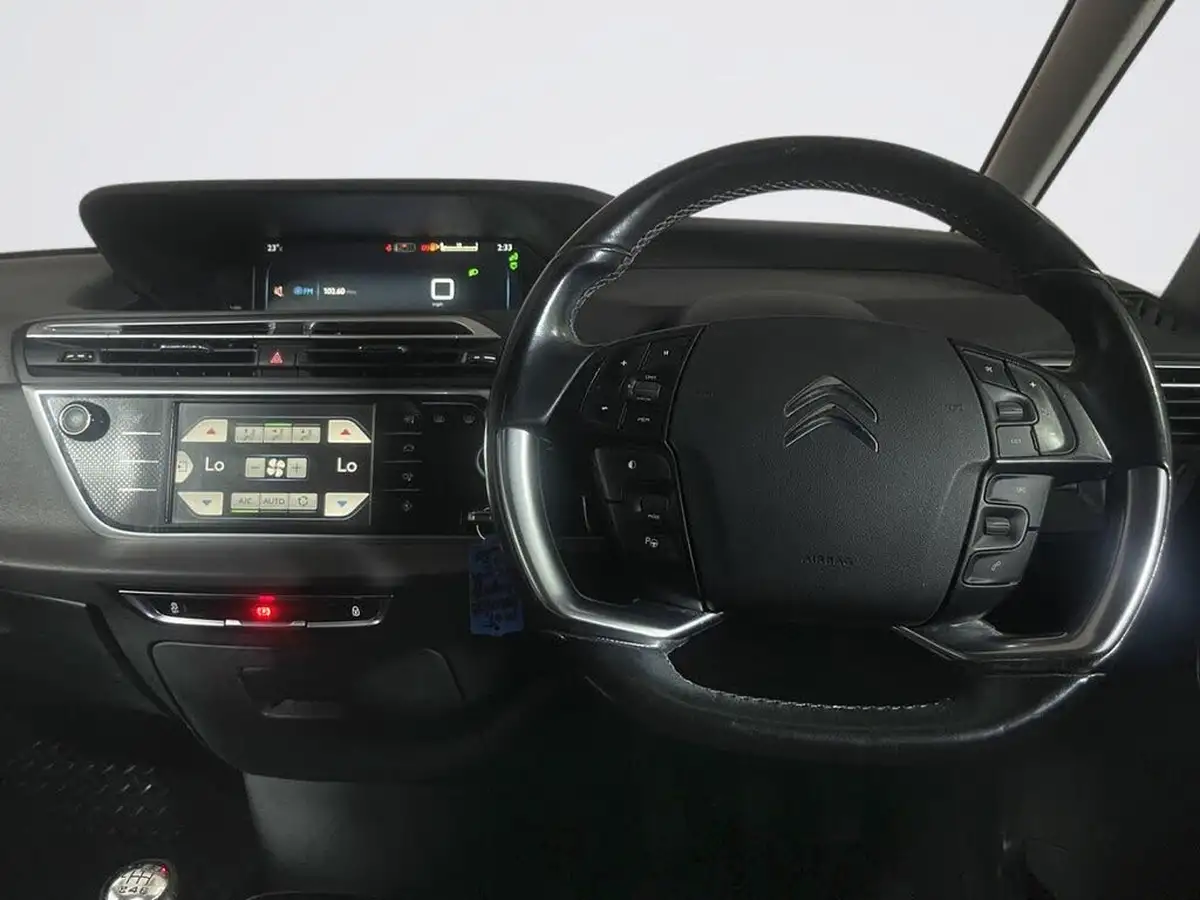 2016-citroen-grand-c4-picasso-16bluehdi-exclusive-big-11