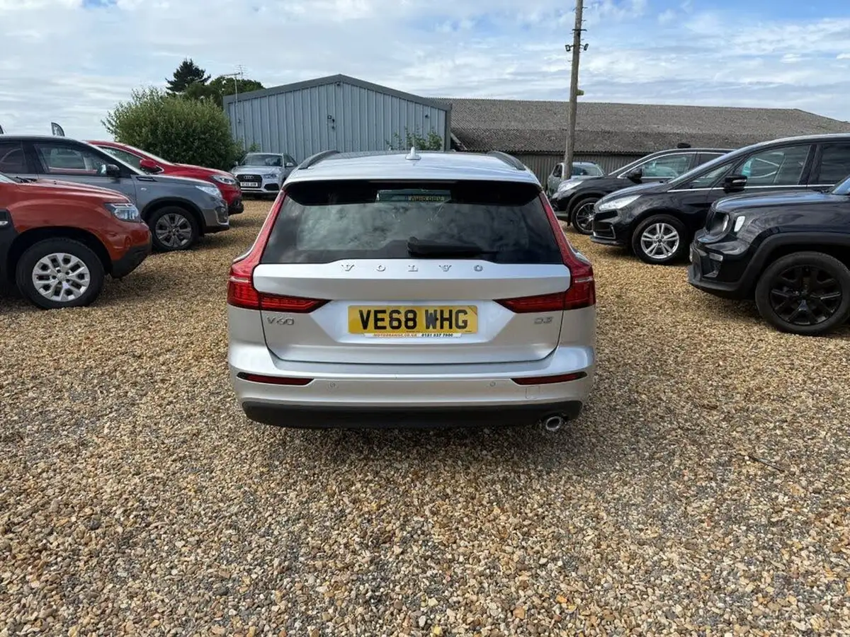 2018-volvo-v60-20td-d3-momentum-big-1