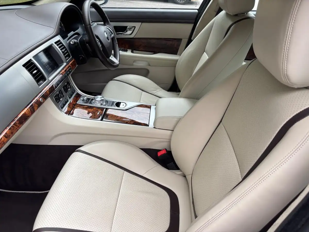 2014-jaguar-xf-30td-portfolio-saloon-4d-big-6