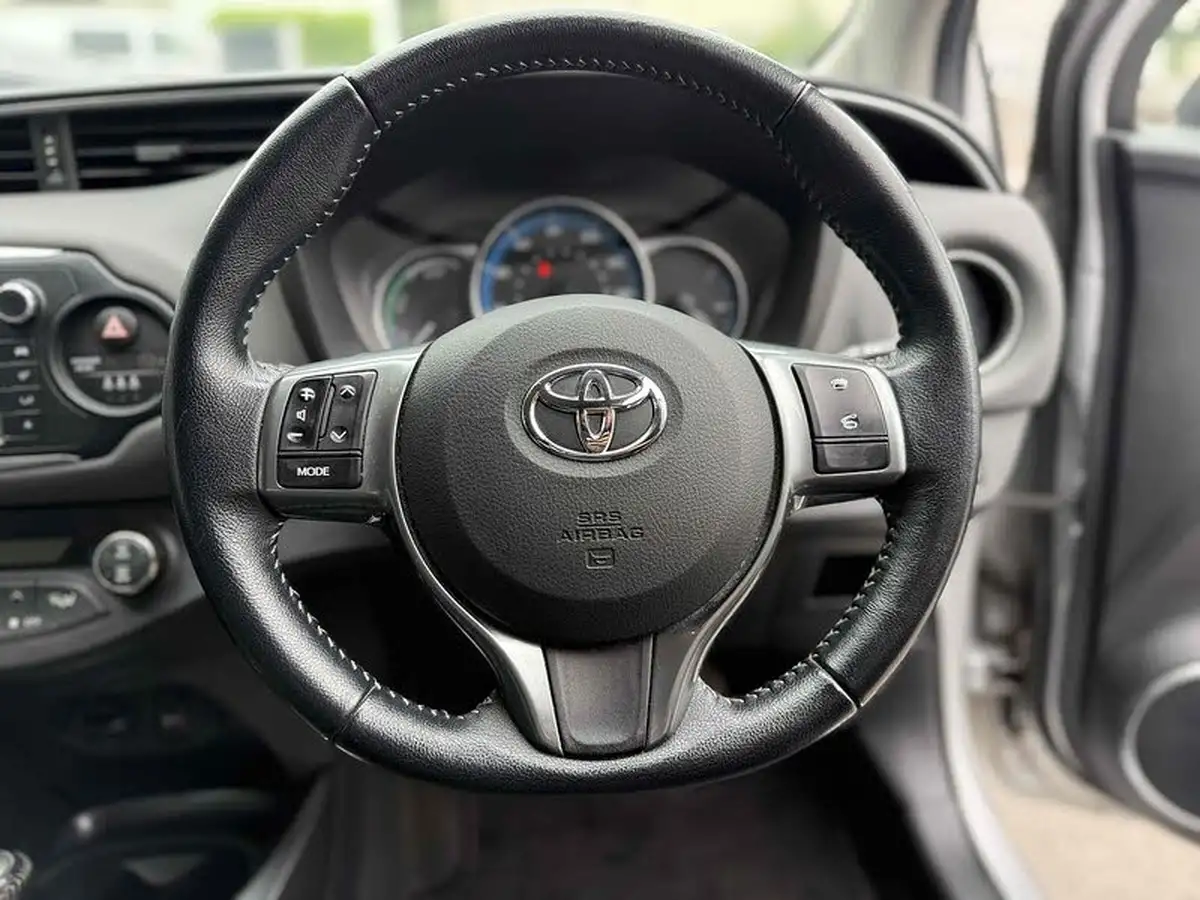 2015-toyota-yaris-15-vvt-i-sport-hybrid-big-16